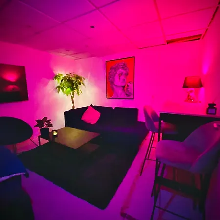 Diskret Men Apartment
