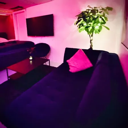 Diskret Men Apartment